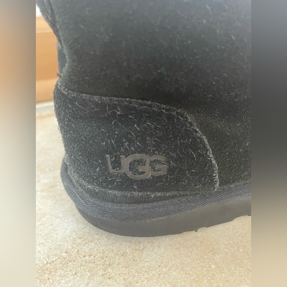 UGG Men's Black Neumel Suede Casual Lace Up Boots; size 11 - Picture 2 of 9